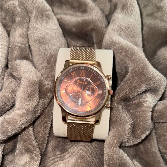 Geneva Gold Mesh Watch Elegant Accessories - Picture 1 of 4